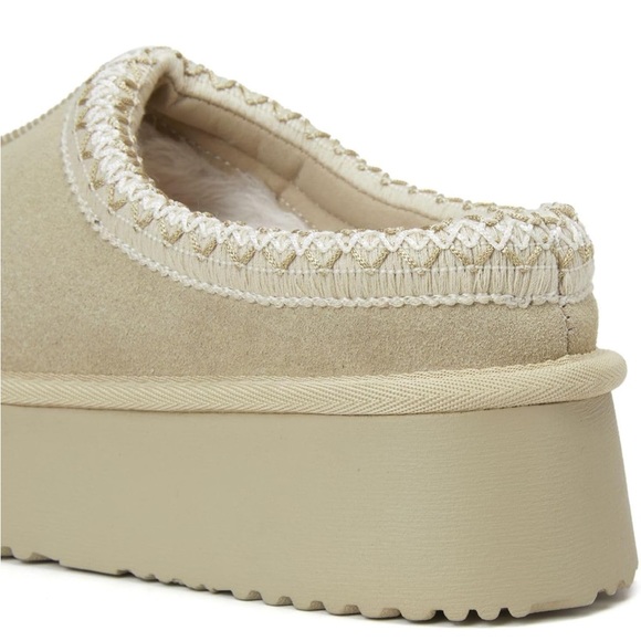 Amazon Slippers - Picture 2 of 8